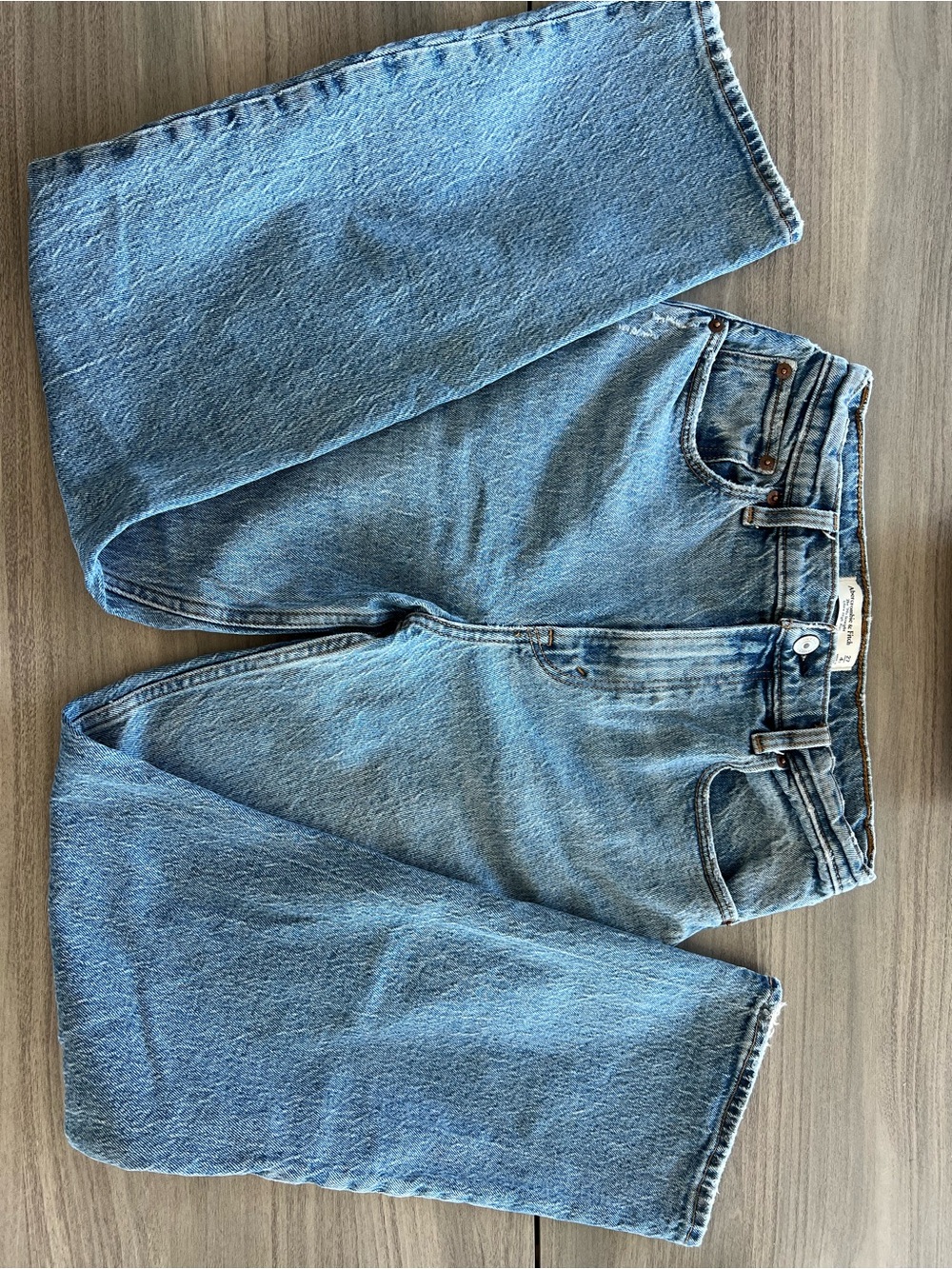 Abercrombie 90’s Straight Ultra High Rise Jean